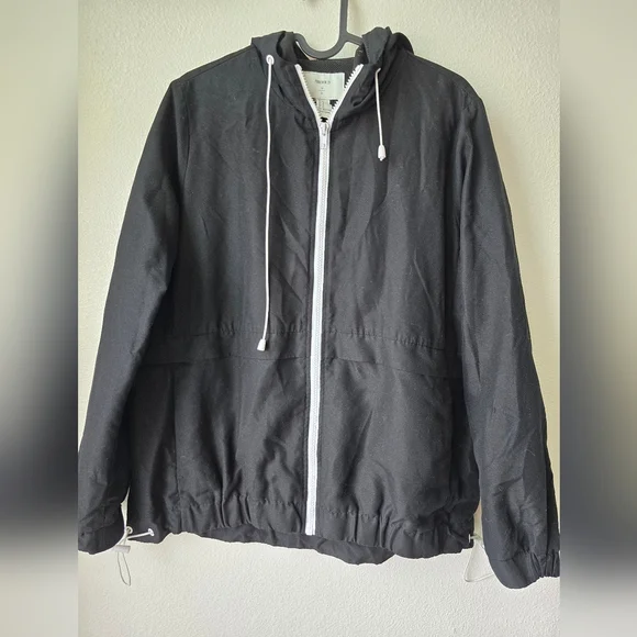 Forever 21 Black Rompe Vientos Jacket With Details of Adjustment to Sides - Picture 5 of 11